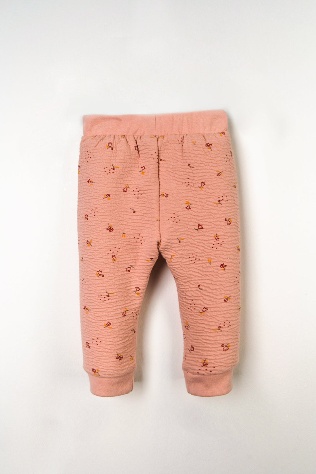 Çiçek Desenli Kabartmalı Pamuklu Pantolon Yumuşak Dokulu Rahat Kesim Esnek Belli ve Bilekli Günlük Kullanıma Uygun Kız Bebek Alt