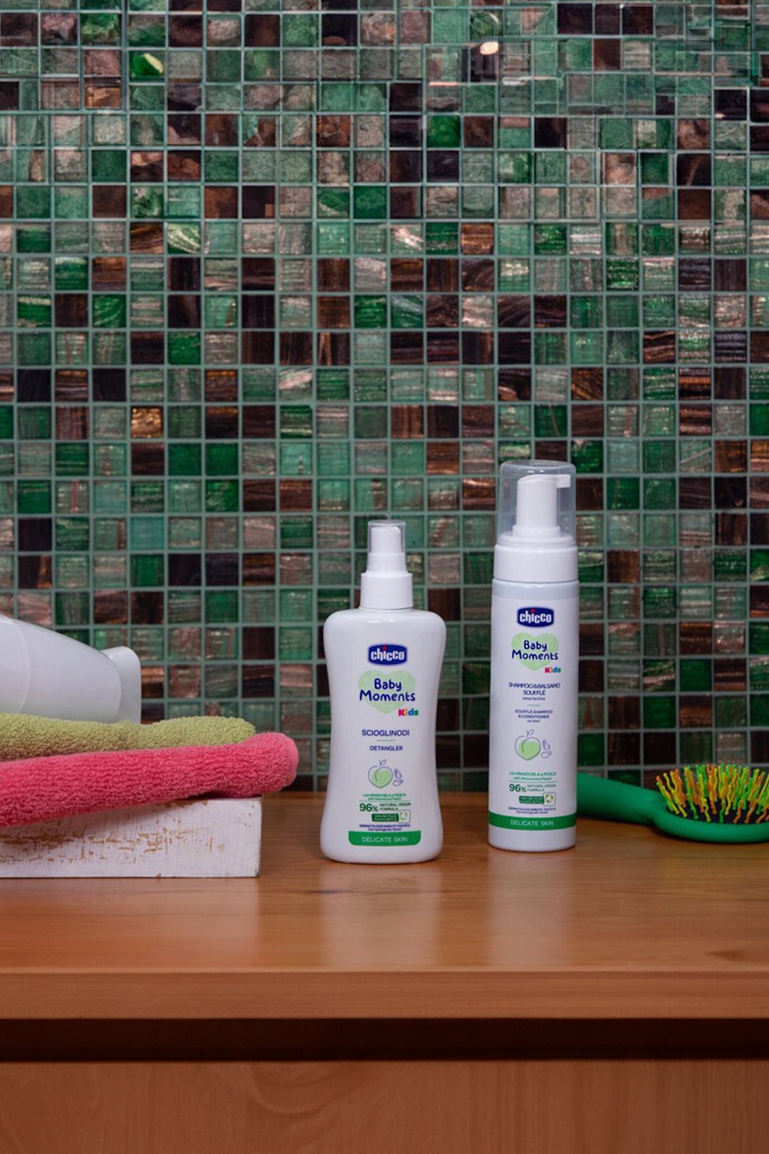 Chicco Baby Moments Kids 200 ml Hassas Ciltlere Uygun Doğal Kolay Tarama Saç Açıcı Sprey