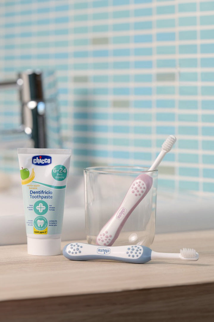 Chicco 6-36 Ay Süt Dişlerine Pembe Ultra Yumuşak Kıl Koruyucu Başlıklı Bebek Diş Fırçası