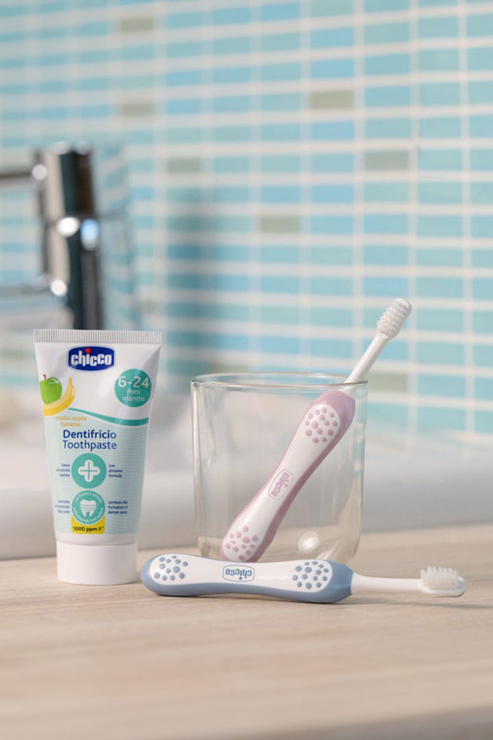 Chicco 6-36 Ay Süt Dişleri İçin Yumuşak Kıl Yapılı Koruyucu Başlıklı Bebek Diş Fırçası