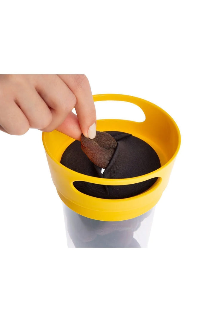 Dökülme Karşıtı Atıştırmalık Ergonomik Silikon Kapaklı Taşınabilir Mama Kabı
