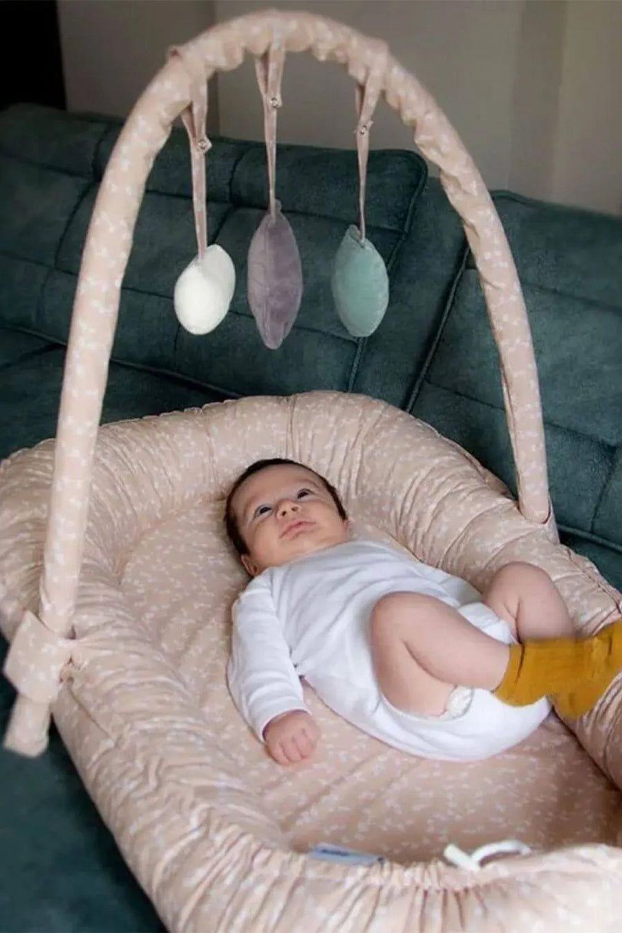 Babyjem Organik Kumaşlı Oyuncaklı Taşınabilir Konforlu ve Eğlenceli Anne Yanı Bebek Yatak
