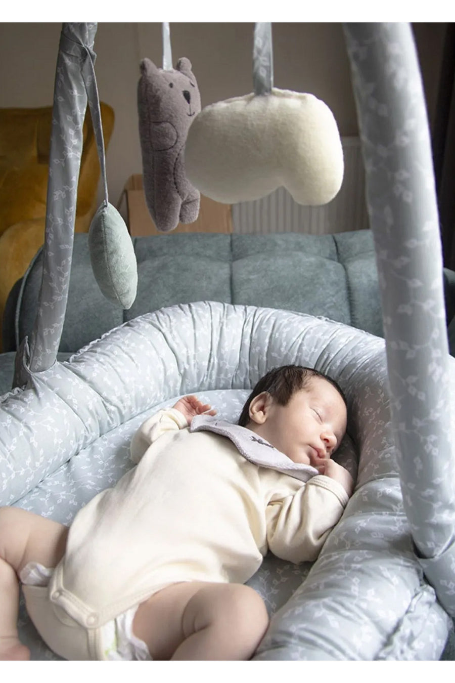 Babyjem Organik Kumaşlı Oyuncaklı Taşınabilir Konforlu ve Eğlenceli Anne Yanı Bebek Yatak