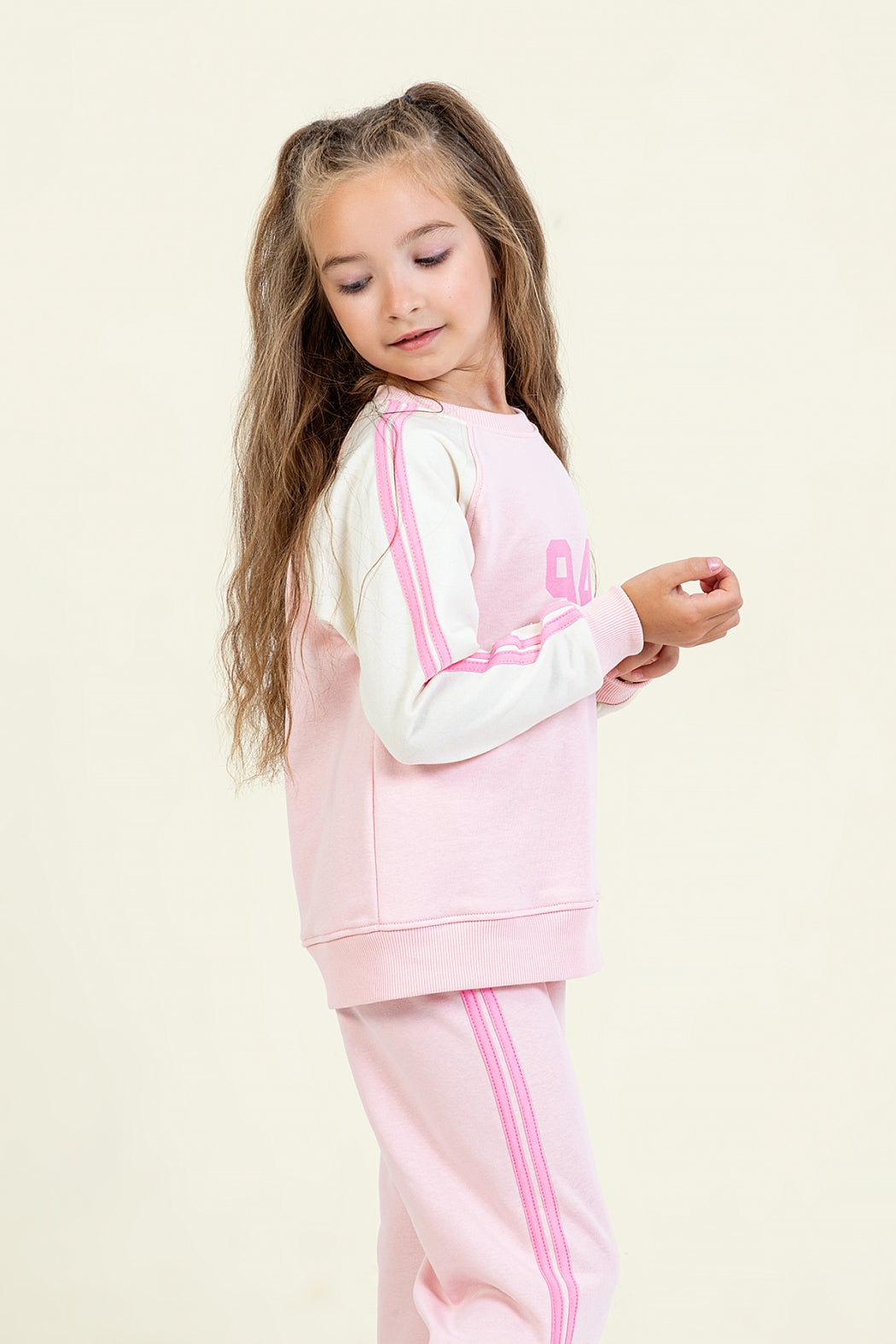 Kız Çocuk Şeritli Eşofman Takım 94 Baskılı Sweatshirt ve Geniş Paça Eşofman Altı